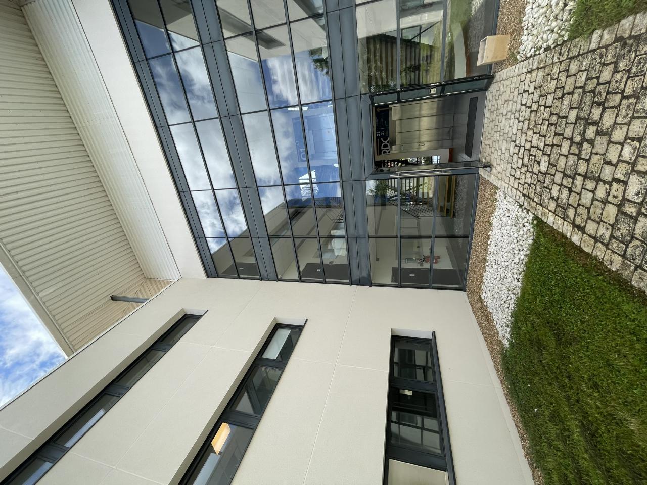 Bureau Saint-Cyr-sur-Loire 165m² Location bureau Saint-Cyr-sur-Loire Indre-et-Loire OLBUR2308101 3